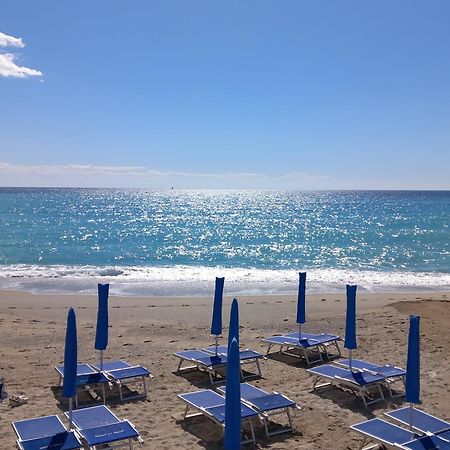 Sweet Sea View Apartment Савона Екстериор снимка