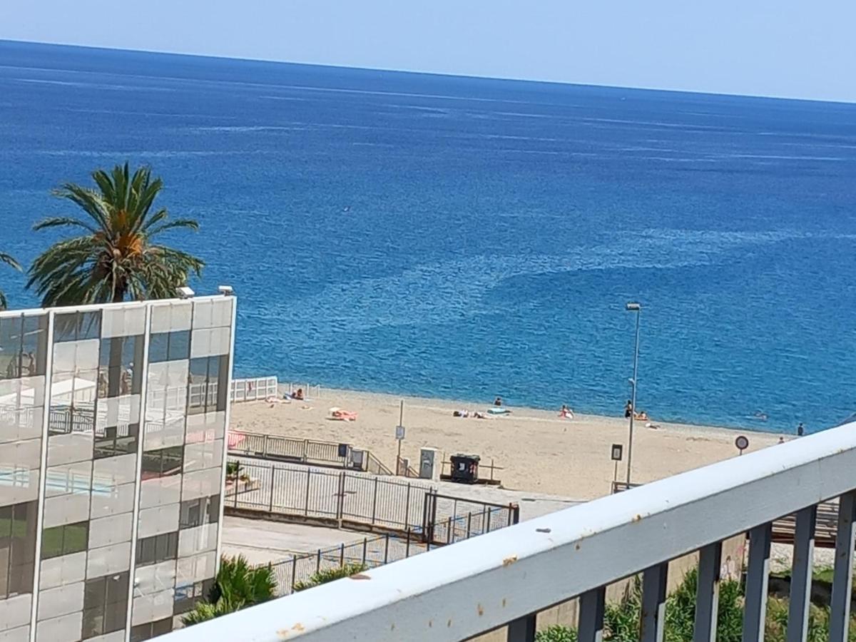 Sweet Sea View Apartment Савона Екстериор снимка