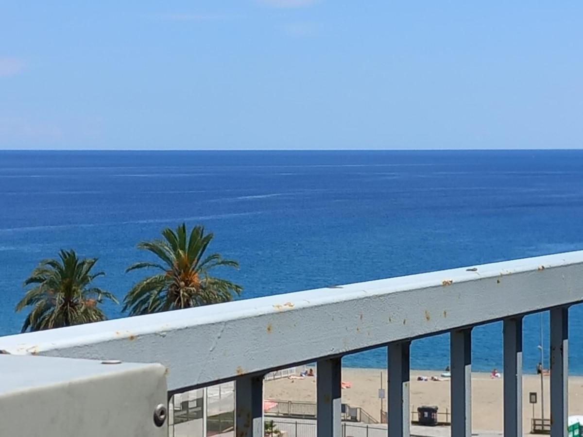 Sweet Sea View Apartment Савона Екстериор снимка