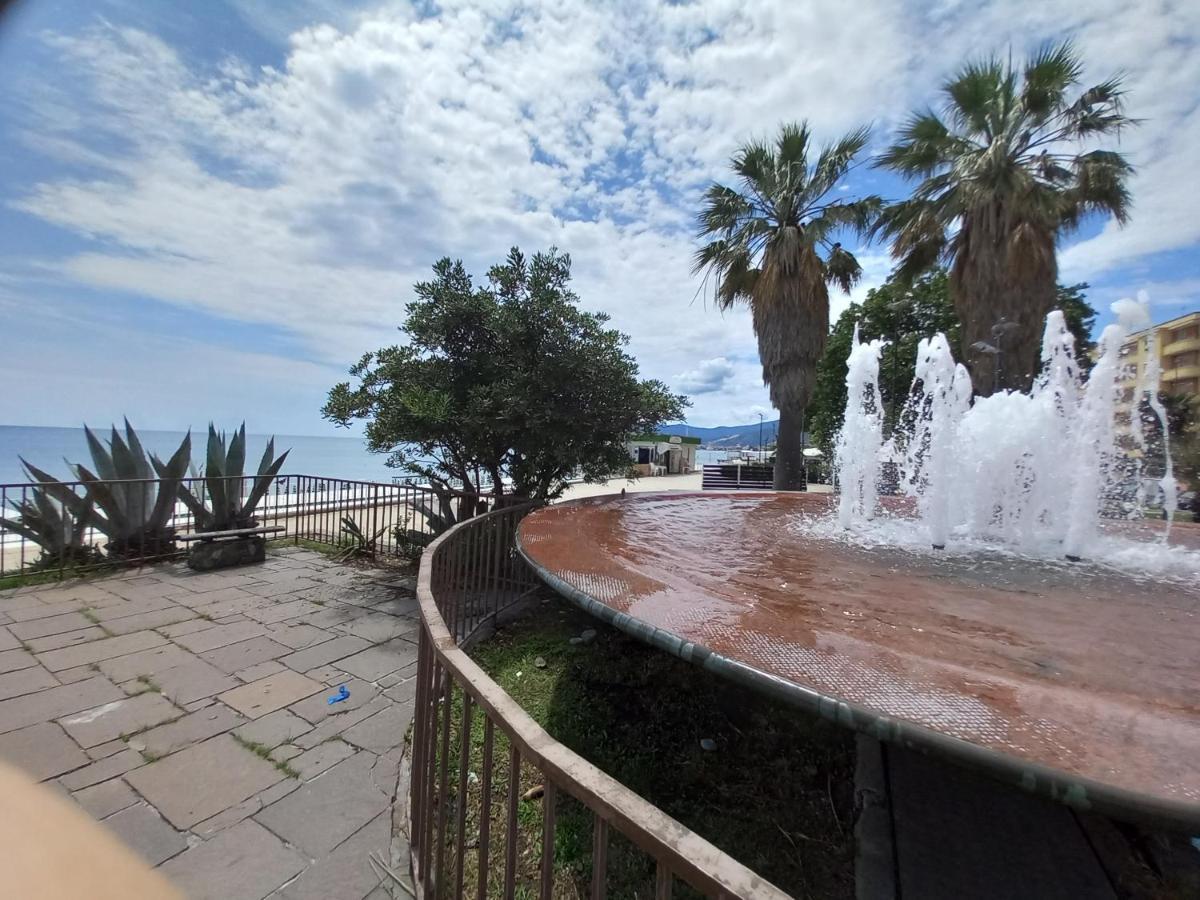 Sweet Sea View Apartment Савона Екстериор снимка