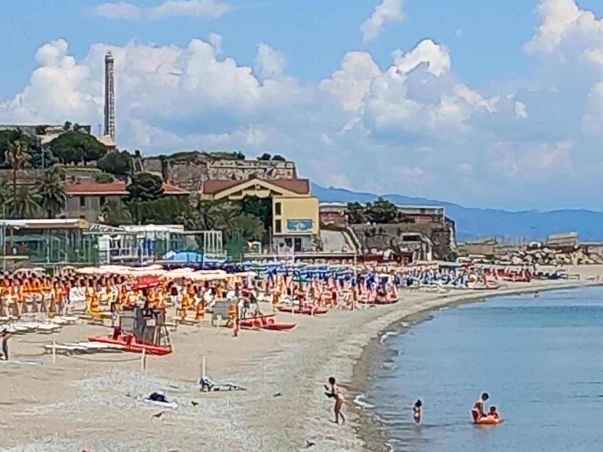 Sweet Sea View Apartment Савона Екстериор снимка