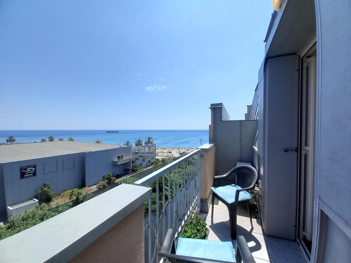 Sweet Sea View Apartment Савона Екстериор снимка