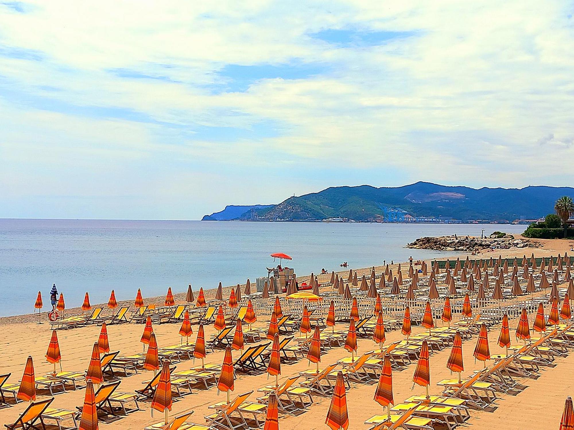 Sweet Sea View Apartment Савона Екстериор снимка