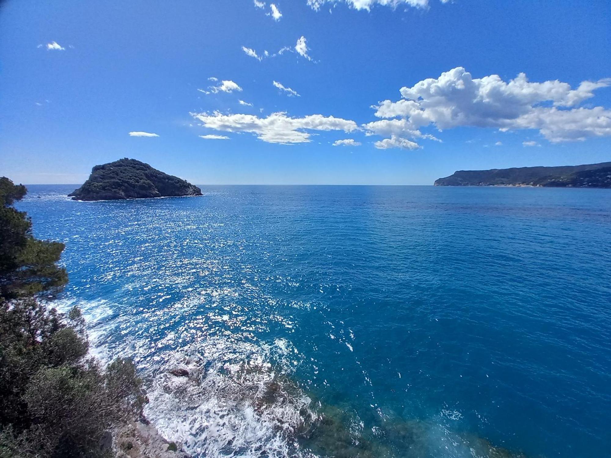 Sweet Sea View Apartment Савона Екстериор снимка