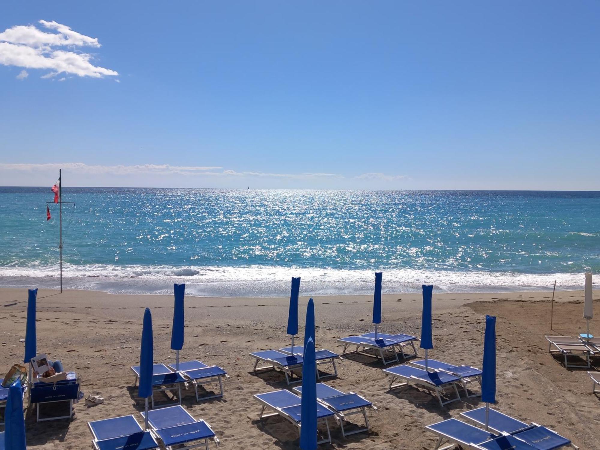 Sweet Sea View Apartment Савона Екстериор снимка